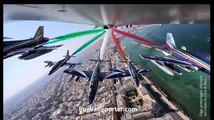 Bari vista a bordo delle Frecce Tricolori, le foto e il video in POV