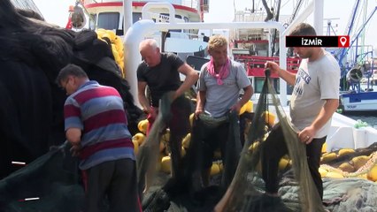 İzmir'de balıkçılar sezona hazırlanıyor