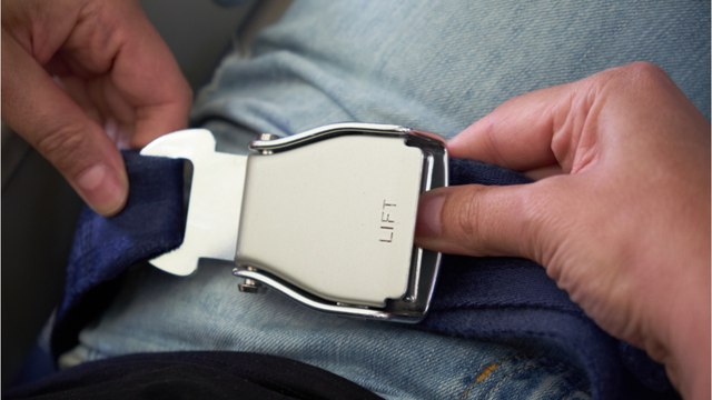 Une mère refuse d'attacher la ceinture de sécurité de ses enfants, le vol fait demi-tour