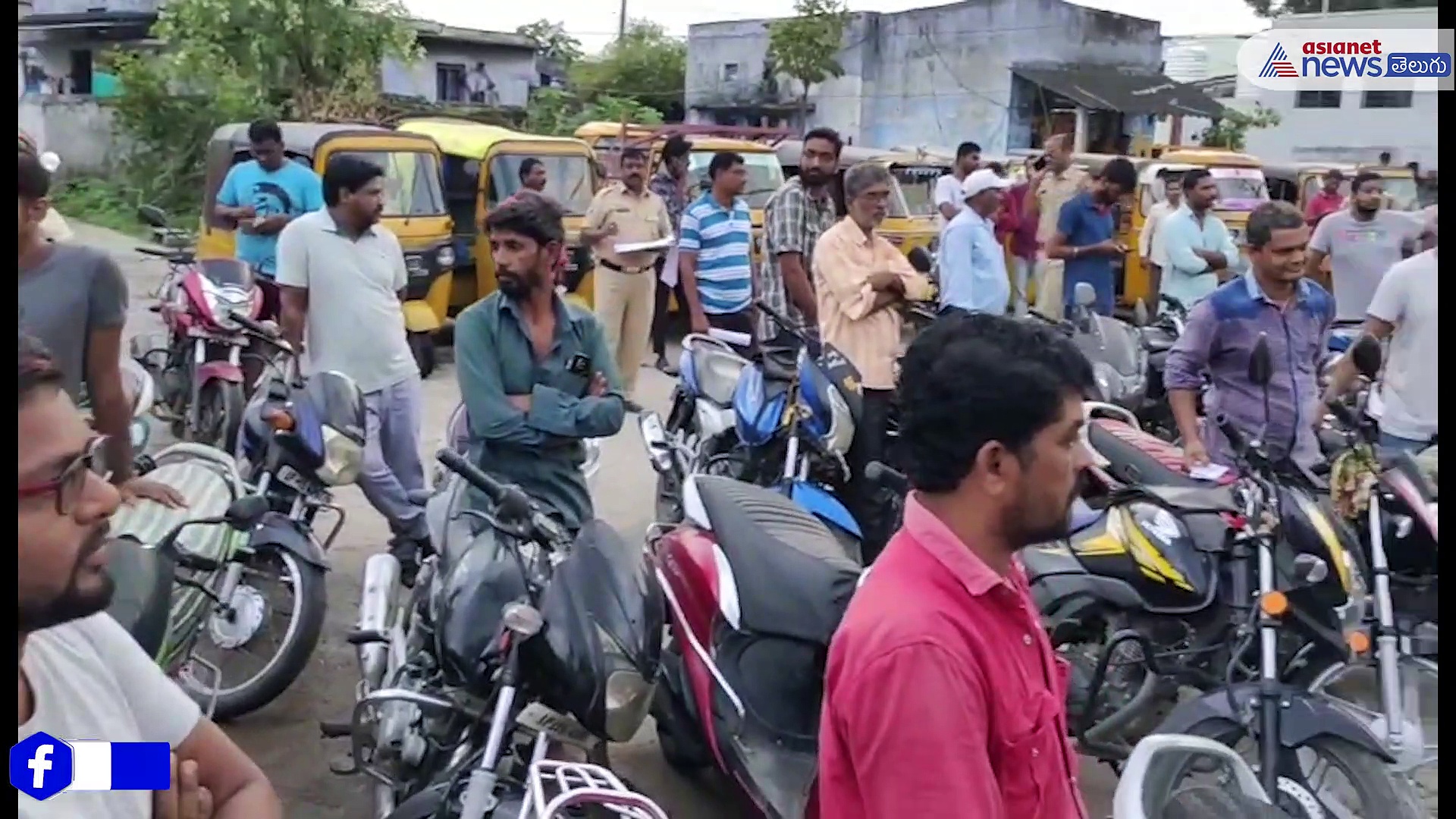 గోదావరిఖని పట్టణంలోని ఇళ్లలో పోలీసుల ఆకస్మిక తనిఖీ