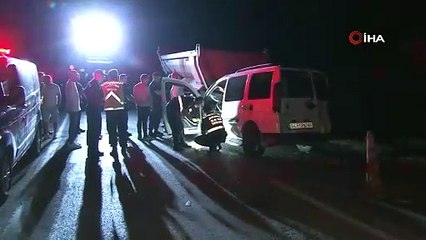 Silivri’de hafif ticari araç arıza yapan hafriyat kamyonuna çarptı: 1 ölü