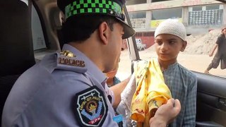 City Traffic Police distributed launch boxes and cold bottles of water among the children