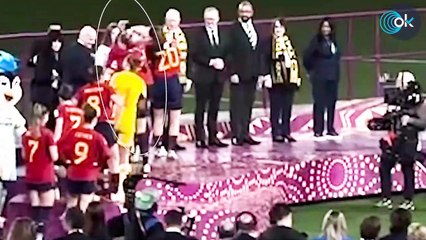 El vídeo que demuestra que Jenni Hermoso alzó a Rubiales antes del beso