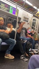 "Não sou almofada". Homem agride passageiro que adormeceu no seu ombro