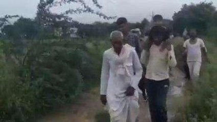 भिंड: आजादी के बाद से अब तक पक्की सड़क नही हुई नसीब, ग्रामीणों ने चुनाव बहिष्कार की बात