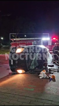 #Preliminar Una mujer lesionada y múltiples destrozos es el saldo de un aparatoso choque suscitado sobre Periférico Oriente #GuardiaNocturna