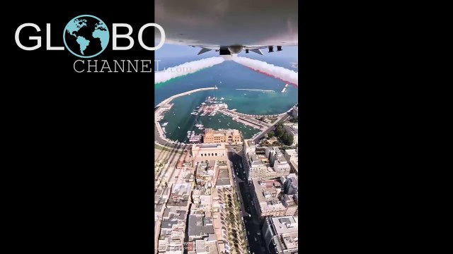 Cameras on acrobatic military aircraft (Pov) - Frecce Tricolori in Bari