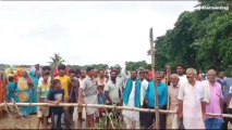 बाढ़ का खतरा: तटबंध धंसना से सहमे ग्रामीणों ने किया सड़क जाम, जमकर काटा बवाल