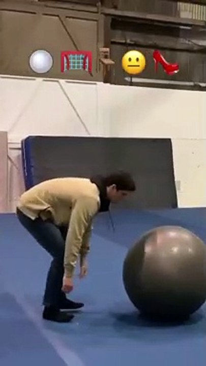 Parkour with Emojis ⚪