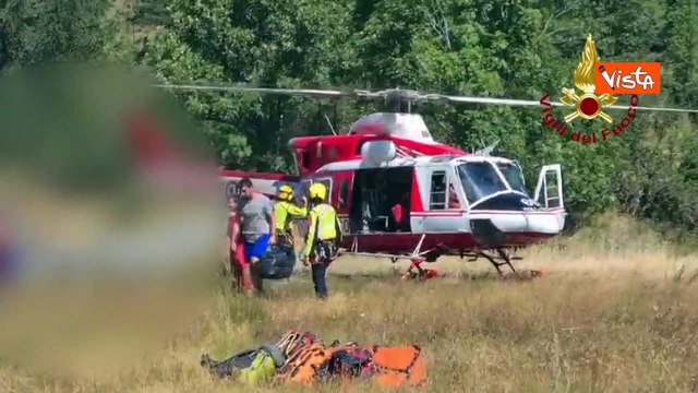 Il recupero da parte dei Vigili del fuoco dei campeggiatori bloccati dalle frane in Valle Argentera
