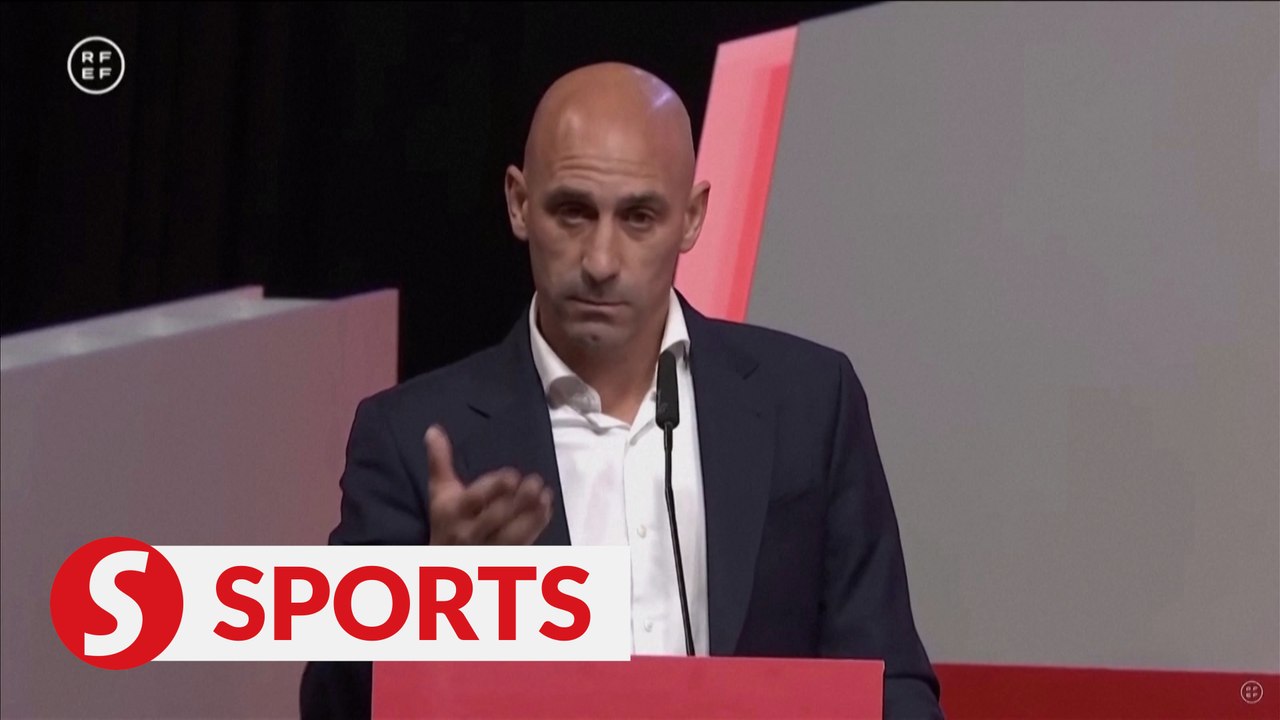 Spanish football boss refuses to resign over ki...