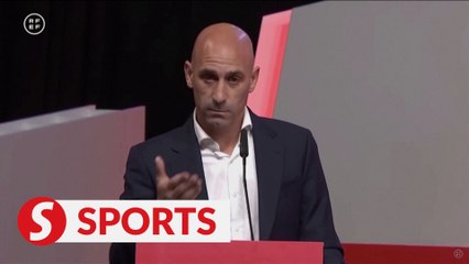 Spanish football boss refuses to resign over kiss scandal