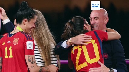 Beijo da polémica: FIFA suspende presidente da Federação Espanhola de futebol