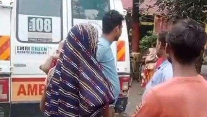 सीतापुर: खाना बनाते समय संदिग्ध हालात में महिला के कपड़ों में लगी आग, मचा हड़कंप