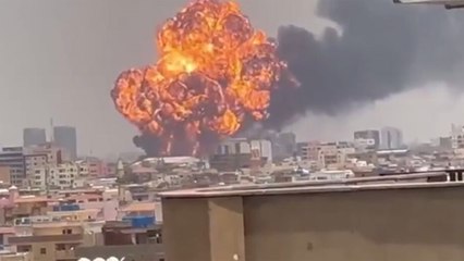 Sudan'ın başkenti Hartum'da şiddetli patlama meydana geldi