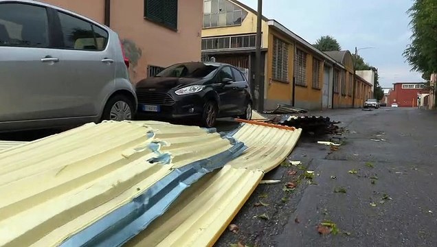 Nubifragio, tetti scoperchiati ad Abbiategrasso