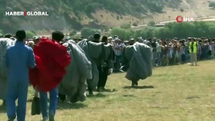 Jandarma ve TSK’dan nefes kesen paraşüt gösterisi