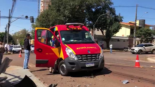 Forte colisão é registrada na Rua Fortaleza com a Rua Nereu Ramos no Centro de Cascavel