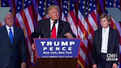 Donald Trump sabıka fotoğrafını fırsata çeviriyor