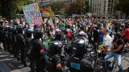 Enfin arrivé à Paris, le Convoi de l’eau promet « des stratégies très très déstabilisantes »