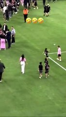 Fıkra gibi olay! Messi'nin eşi Antonella, yanlış futbolcuya sarıldı