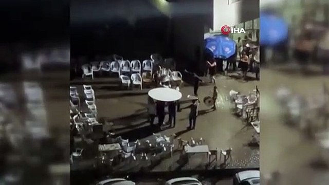 Halay sevdası yağmur dinlemedi: Masa ve sandalyelerle böyle halay çektiler