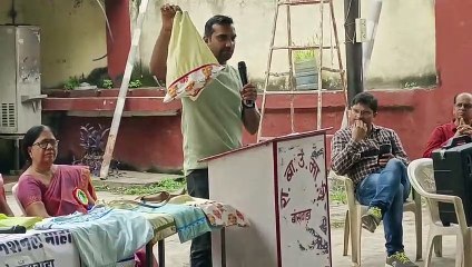 Télécharger la video: बांसवाड़ा की 150 बेटियाें अब प्ला​स्टिक से बनाएंगी दूरी!