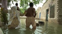 كاميرا الجزيرة ترصد الدمار الذي خلفه الفيضان في إقليم البنجاب