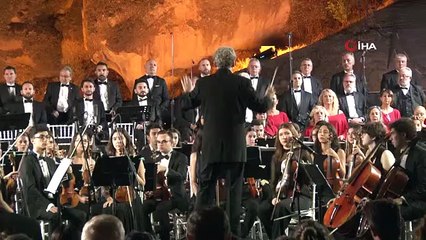 En Cappadoce, le chœur de 140 membres a essuyé la rouille des oreilles avec la 9e Symphonie de Beethoven