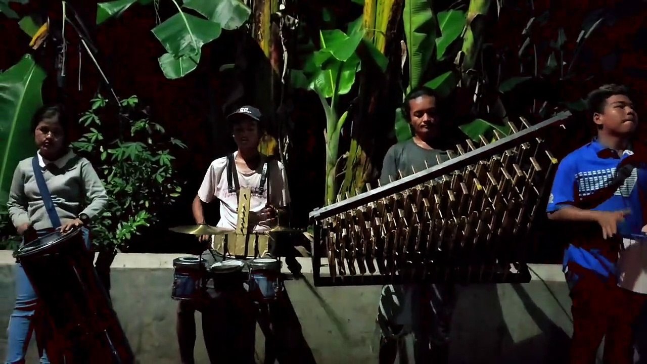 Buih Jadi Permadani #cover Musisi Angklung