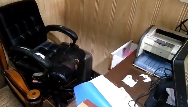 Thieves made a dent in the surprise checking of the police, theft of more than 4 lakhs from four shops.