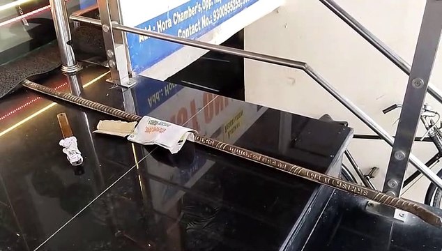 Thieves made a dent in the surprise checking of the police, theft of more than 4 lakhs from four shops.