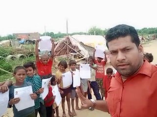 दा​खिला लेने के लिए कच्ची बस्ती के बच्चे परेशान, देखे वीडियो