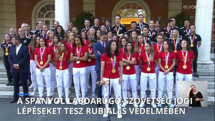 Spanyolország : Edzők mondanak le a csókbotrány miatt