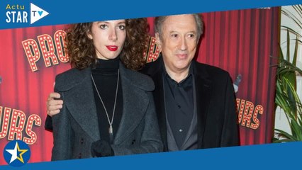 Michel Drucker  Sa petite fille, comédienne de 27 ans, l'a converti à une surprenante habitude