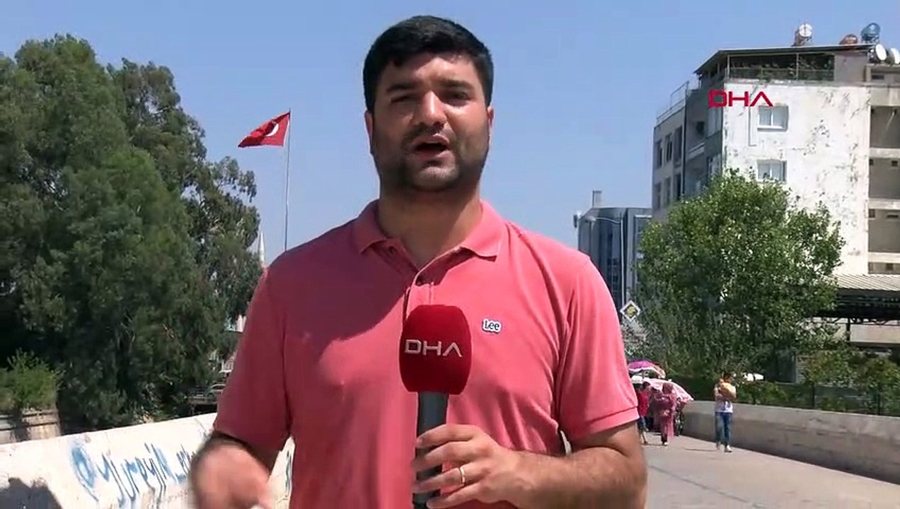 Lettres écrites sur Taşköprü historique à Adana avec des peintures en aérosol