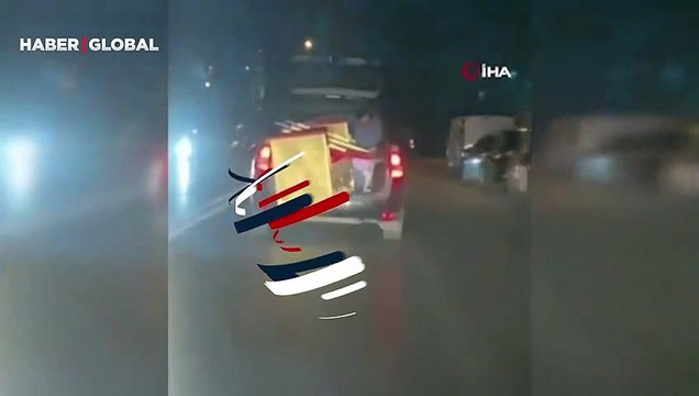 Tehlikeli yolculuk cep telefonu kamerasına yansıdı: Duyarsız sürücü trafiği tehlikeye attı