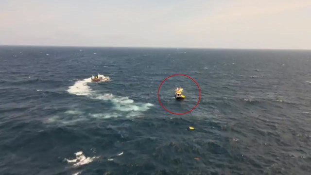 통영 홍도 인근 바다서 어선 전복...선원 4명 구조 / YTN