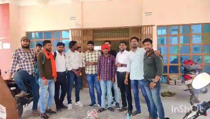 आक्रोशित छात्रों ने नारेबाजी की, प्रदर्शन कर प्राचार्य का पुतला जलाया