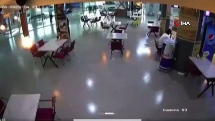 Sürücüsünün fren yerine gaza bastığı araç otobüs terminaline böyle daldı
