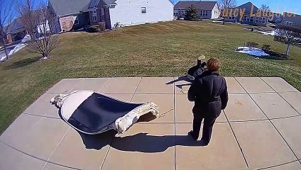 Automatic Tent Chaos: When Setting Up Takes a Wild Turn! ️
