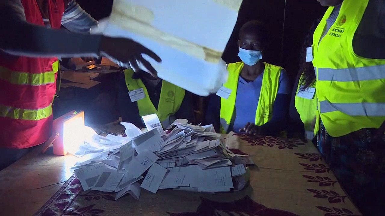 Simbabwe: Amtsinhaber Mnangagwa gewinnt umstrittene Präsidentschaftswahl