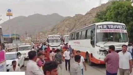 चौहटन: सवारियों को लेकर रोड़वेज व निजी बस चालकों के बीच हुआ विवाद, देखिए खबर