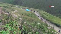 30 cyclistes courageux ont parcouru la route la plus dangereuse du monde