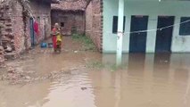 मुजफ्फरपुर: बरसात के पानी से सड़को पर हुआ जलजमाव, आवागमन में बढ़ी परेशानी