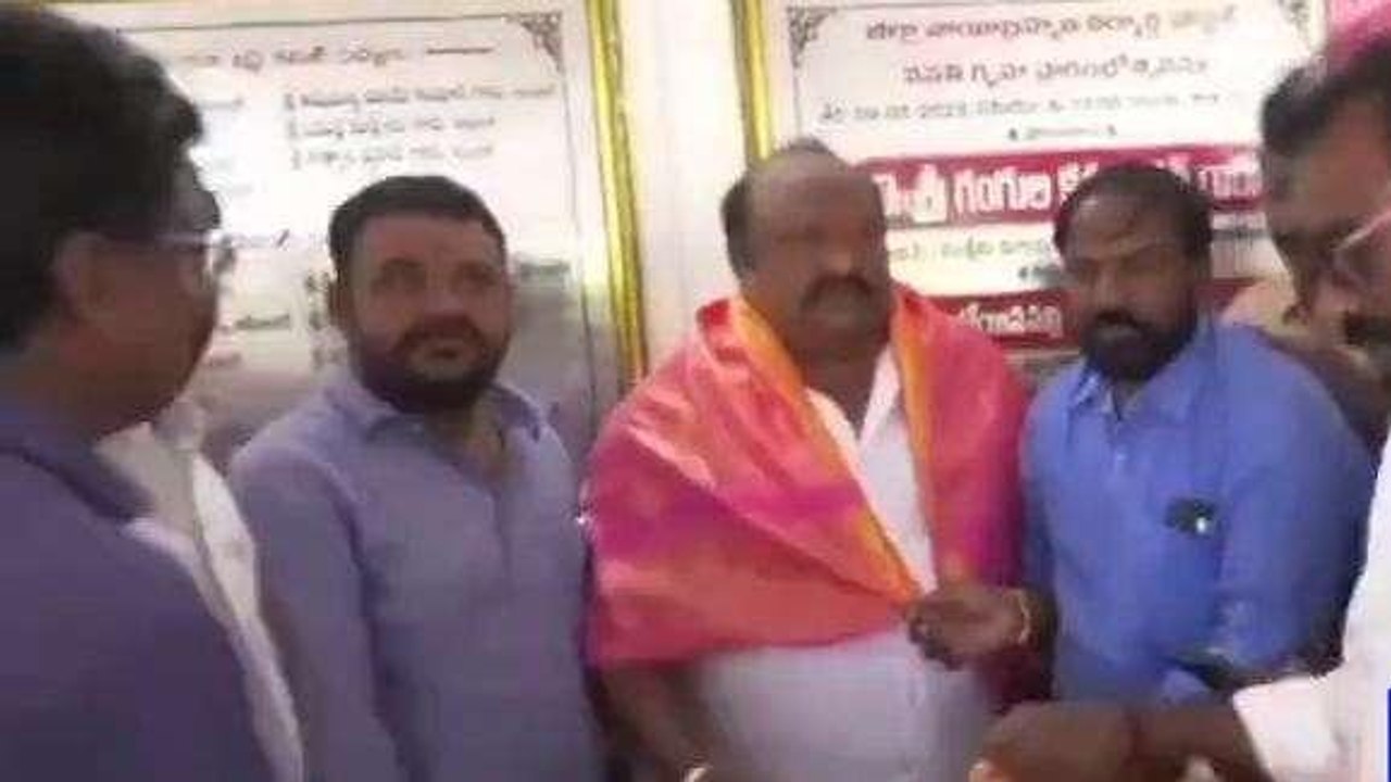 కరీంనగర్: నాయి బ్రాహ్మణ విద్యార్థి వసతి గృహాన్ని పరిశీలించిన మంత్రి