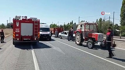 Sivas'ta Otomobil ile Traktör Çarpışması: 3 Kişi Yaralandı