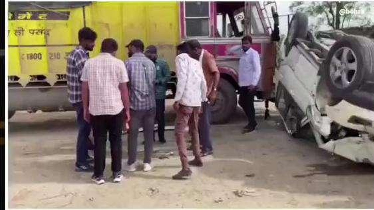 सिरोही: अनियंत्रित कार ट्रक से टकराई, आधा दर्जन कार सवार घायल