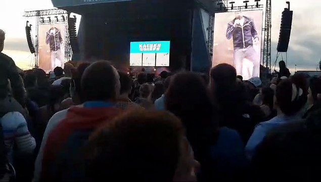 Kaiser Chiefs performing at Victorious Festival 2023