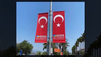 Le bureau du gouverneur de Muğla a lancé une action judiciaire et administrative contre les drapeaux turcs accrochés au nom du maire de Fethiye